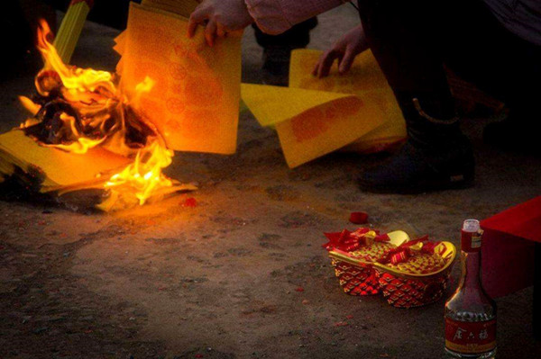 中元节纸钱可以在哪里买(常见的纸钱有多少种)